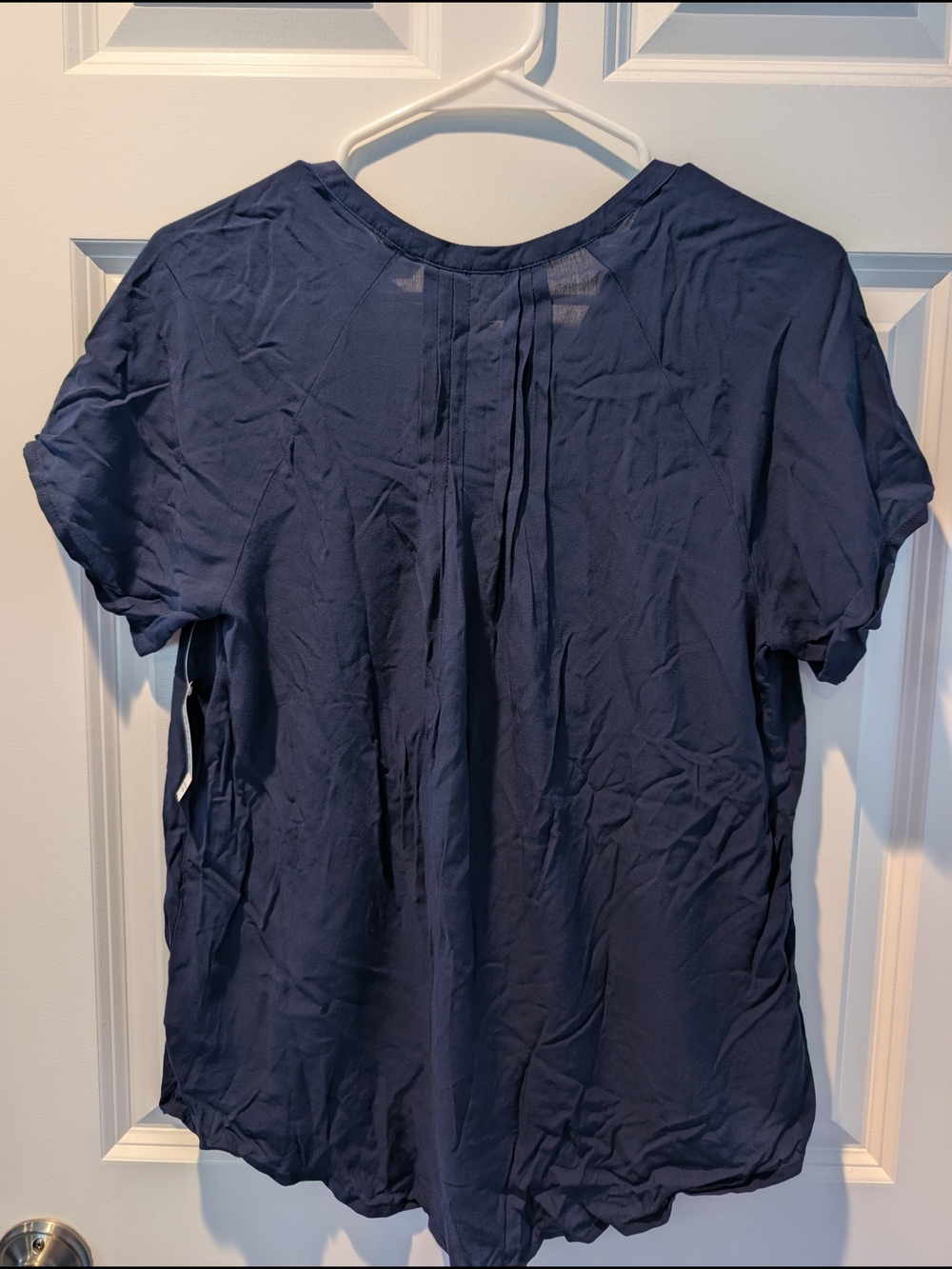 Old Navy Women's Navy Short Sleeve V-Neck Top - Picture 2 of 3